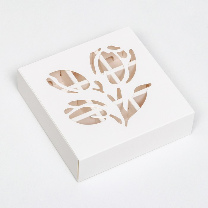 Коробка для 9 конфет фигурным окном "Тюльпаны"