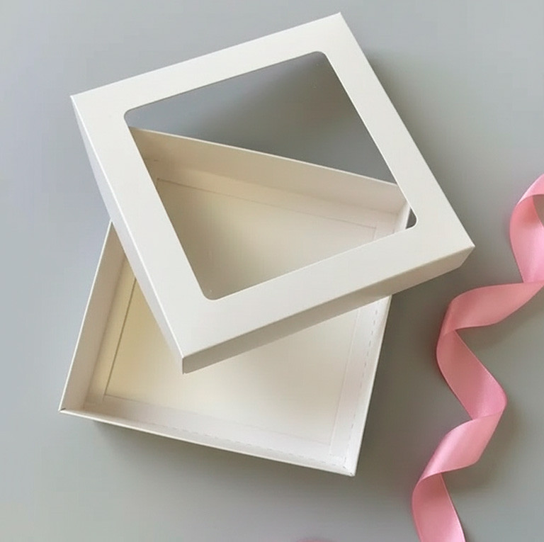 Коробка 20х20х4 см с окном, белая