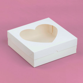 Коробка 20х20х7 см с окном "Сердце", белая