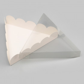 Коробка треугольная 18х18х4 см с прозрачной крышкой, белая