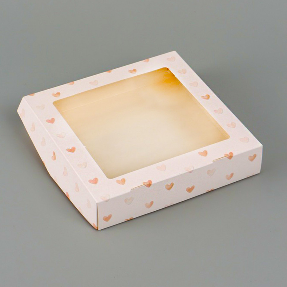 Коробка 20х20х4 см с окном "Сердечки"