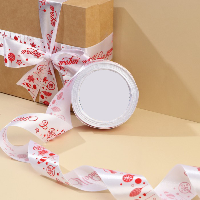 Лента атласная Белая/Красные елочные игрушки 4 см / 5 м   