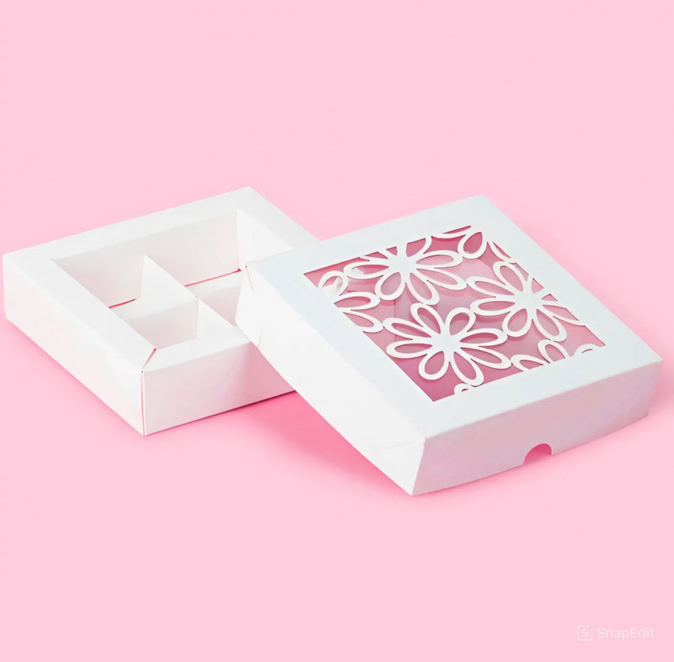 Коробка для 4 конфет с ажурным окном "Ромашки"