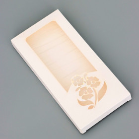 Коробка для шoколадной плитки 17х8х1,4 см с резным окошком "Цветочки", белая