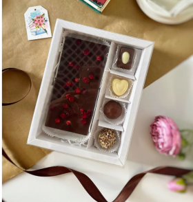 Коробка для 4 конфет + плитки, с пластиковой крышкой, белая