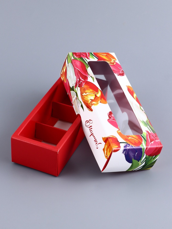 Коробка для 3 конфет с окном "8 Марта"
