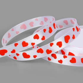 Лента атласная Белая/красные сердечки 1,5 см / 3 м  